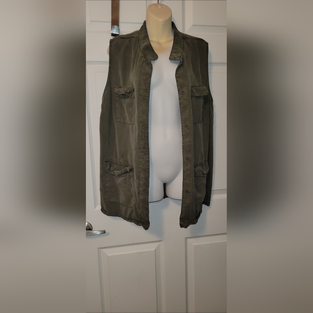 Vest - Picture 2 of 5